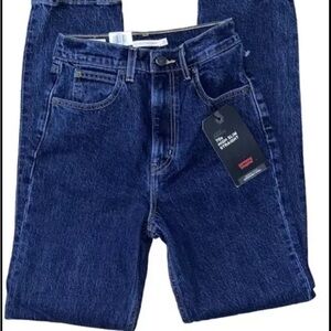 Women’s Levi’s 70’s Slim Straight Leg Ultra High Rise Jeans. 25x31. Brand New.